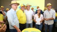 Governador entrega trator e painéis solares comprados por agricultores com auxílio do Estado