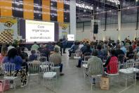 Evento em Pato Branco reúne visitantes e técnicos e celebra bom momento da cadeia do mel