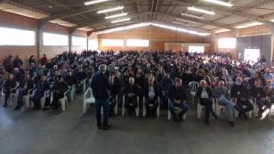 Seminário sobre fruticultura reúne 500 produtores e técnicos do Estado na Lapa