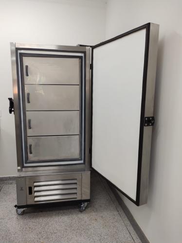 Ultrafreezers do IDR-Paraná podem receber vacinas da Pfizer contra a Covid-19