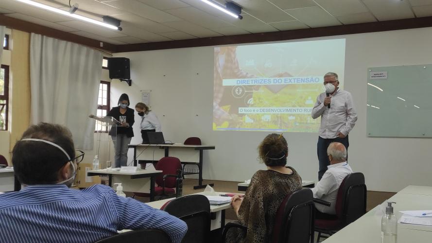 Comitê Técnico-Científico do IDR-Paraná é empossado