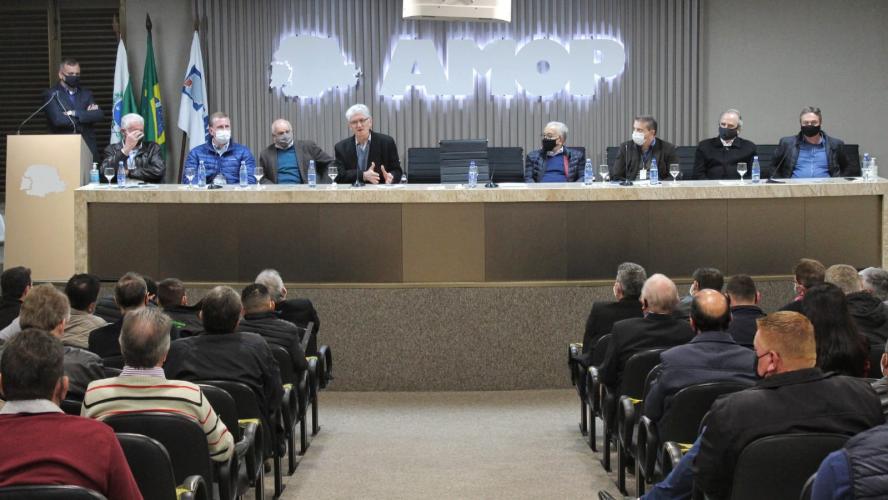 IDR-Paraná lança manual para orientar secretários municipais da Agricultura