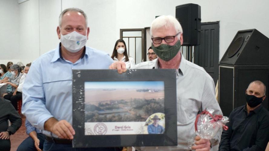 Produtores de vinhos coloniais são premiados em evento tradicional no Oeste do Paraná