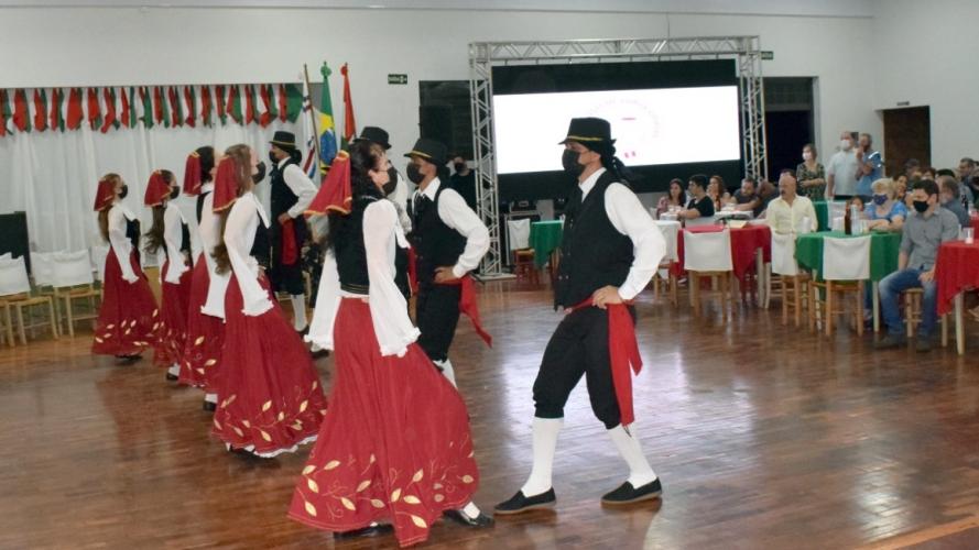 Produtores de vinhos coloniais são premiados em evento tradicional no Oeste do Paraná