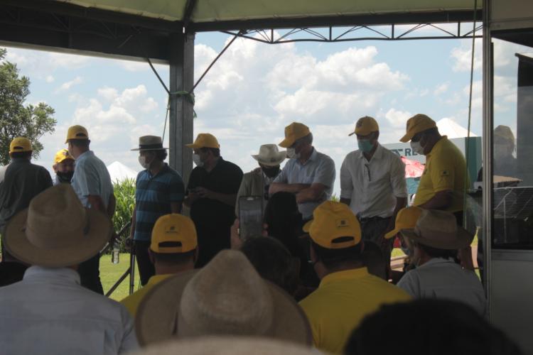 Produtores assinam contratos para financiar energia renovável durante o Show Rural