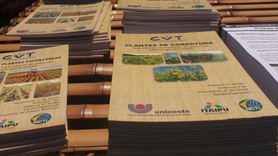 Show Rural: agroecologia ganha protótipo de rolo-faca e literatura técnica