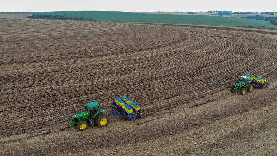 Sistema de Agricultura do Estado orienta produtores sobre uso de fertilizantes no solo