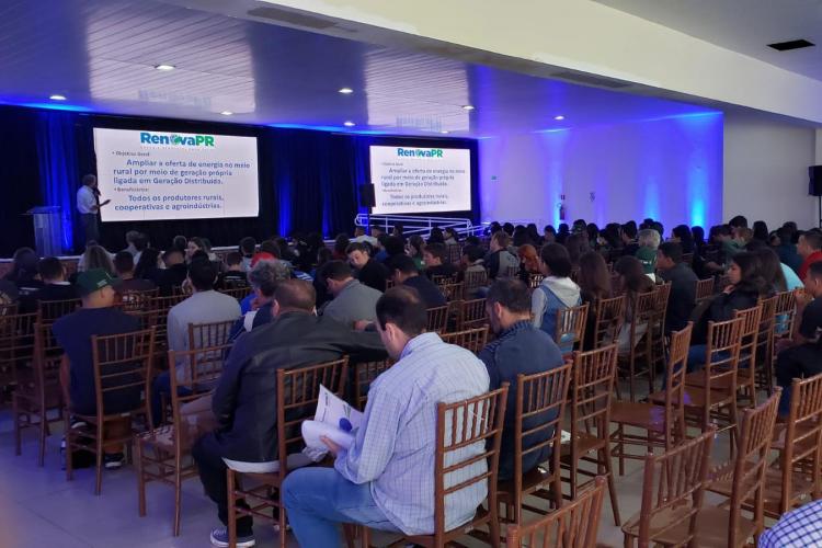 Em evento na Expoingá, agricultores comemoram economia na conta de luz com RenovaPR