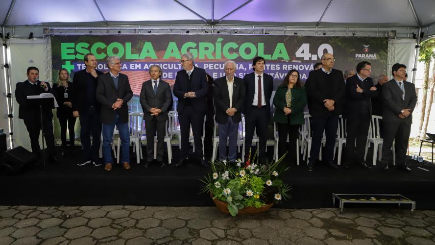 Governo entrega caminhões a municípios para facilitar a distribuição de alimentos