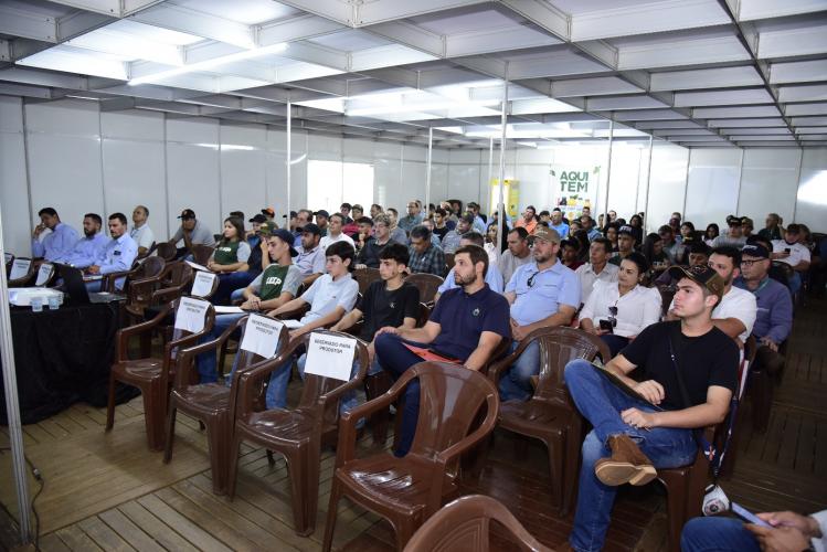 Com foco na sustentabilidade, IDR-Paraná recebe mais de 900 pessoas na ExpoParanavaí