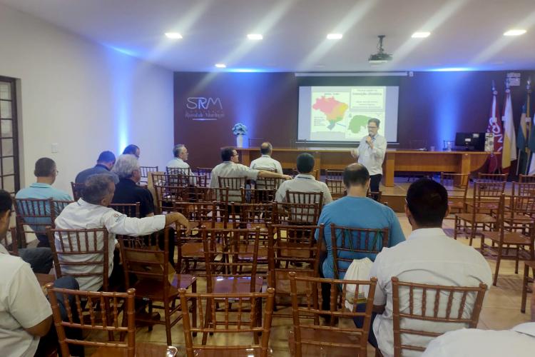 IDR-Paraná capacita técnicos para intensificar uso de aplicativos climáticos no campo