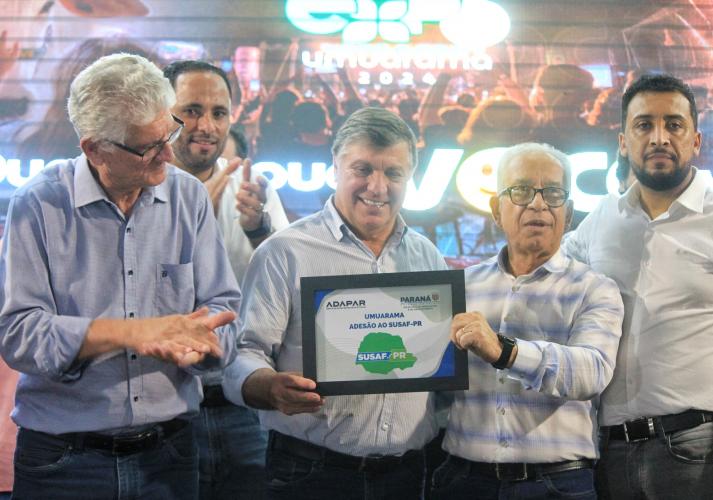 Na Expo Umuarama, Seagri formaliza apoio para estradas rurais e agroindústrias do Noroeste