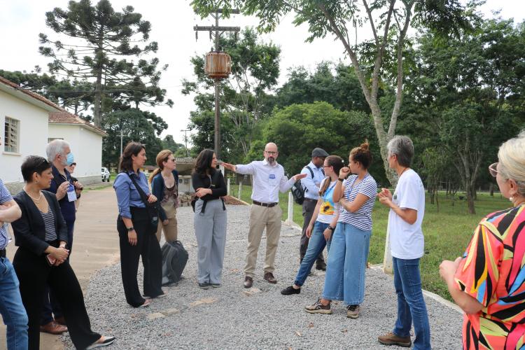 Pesquisadores canadenses visitam Estação de Pesquisa em Agroecologia do IDR-Paraná