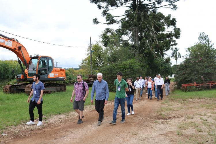 Pesquisadores canadenses visitam Estação de Pesquisa em Agroecologia do IDR-Paraná