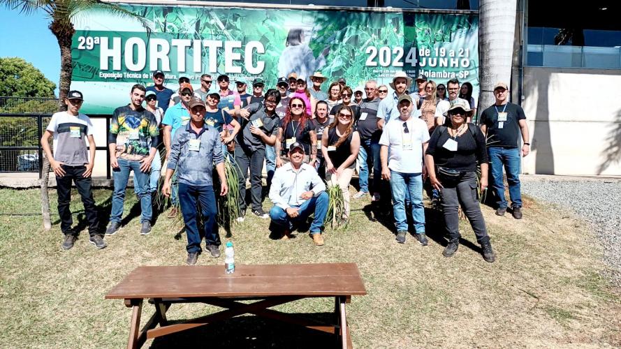 Produtores de hortaliças participam de excursão em busca de novas tecnologias