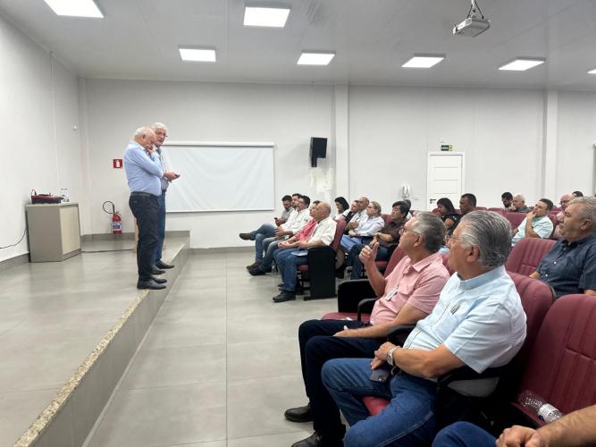 Parceria do governo e setor privado para  controlar o greening é reforçada em Paranavaí