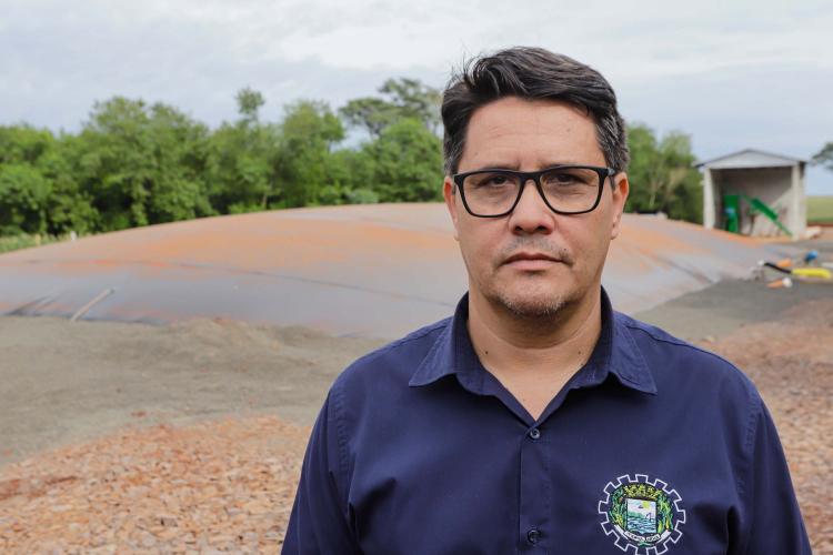 Vizinhos compartilham biodigestor para produzir energia limpa da suinocultura