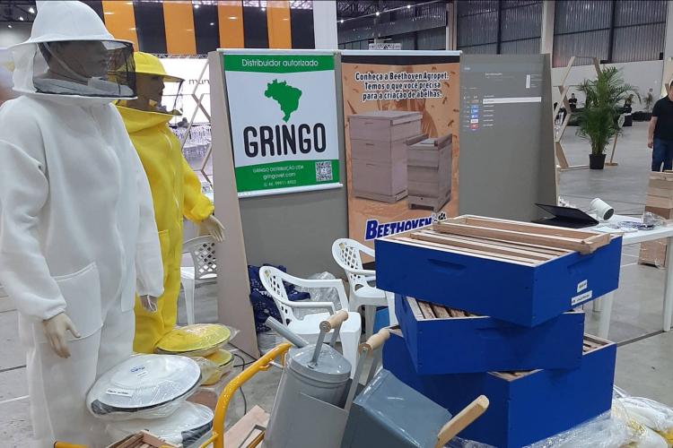 Evento em Pato Branco reúne visitantes e técnicos e celebra bom momento da cadeia do mel