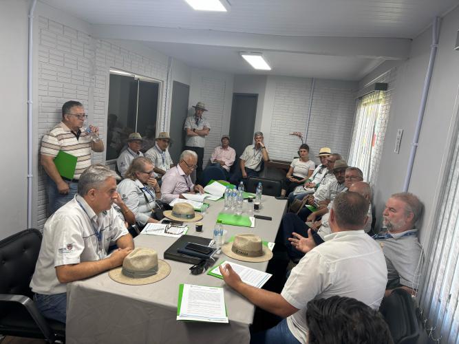 IDR-Paraná e Adapar debatem plano para erradicar brucelose e tuberculose animal