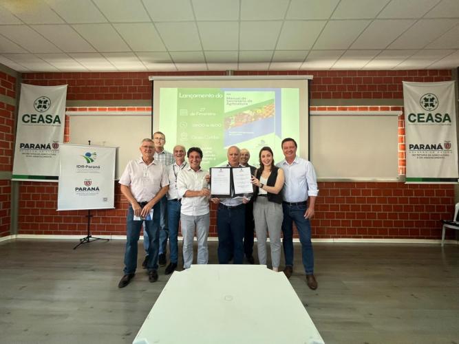 IDR-Paraná lança manual para os secretários municipais de agricultura.
