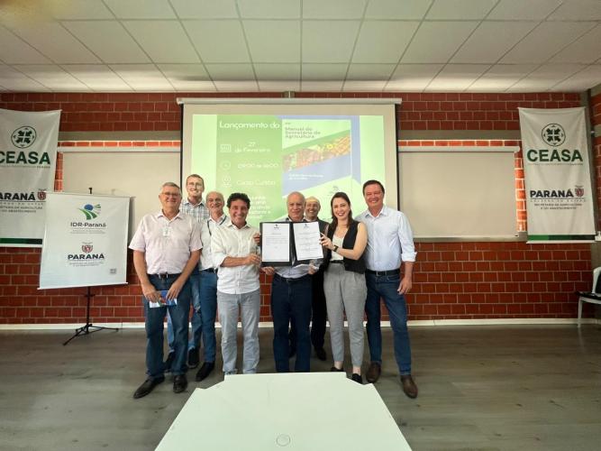 IDR-Paraná lança manual para os secretários municipais de agricultura.