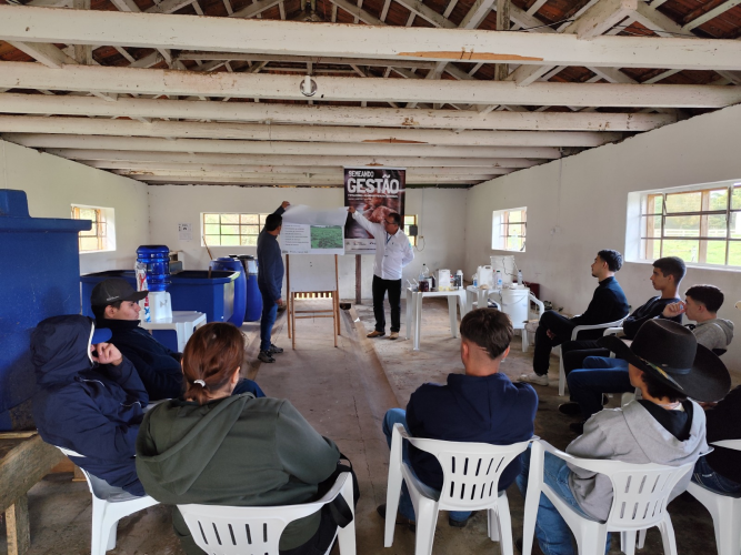Dia de Campo em Agroecologia reúne mais de 300 estudantes