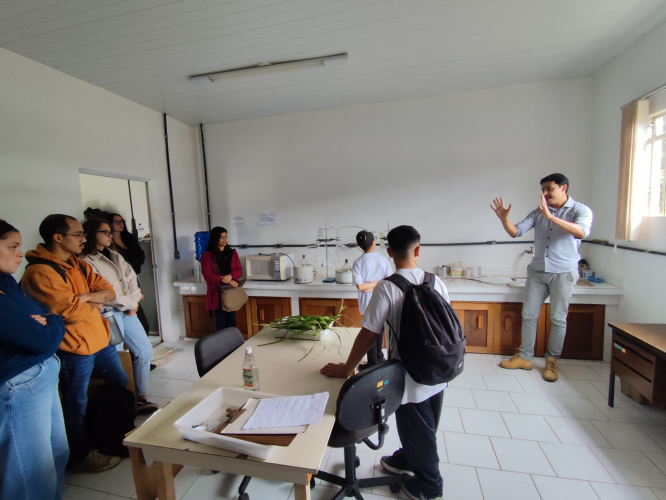 Dia de Campo em Agroecologia reúne mais de 300 estudantes