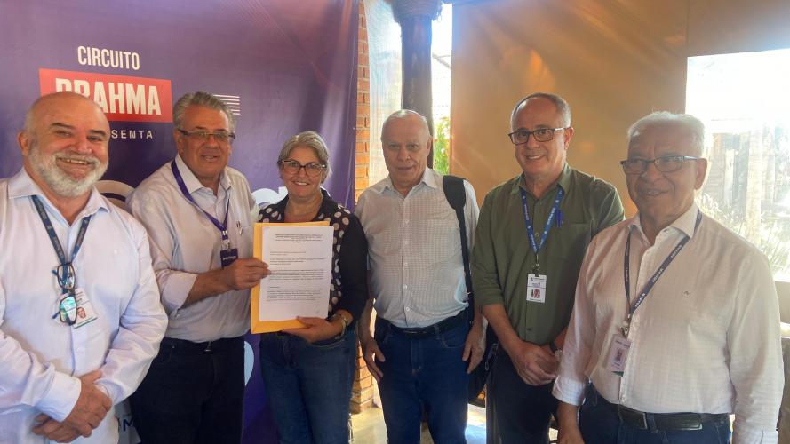 IDR-Paraná e Adapar apresentam projeto de apoio a sericicultores afetados pela deriva