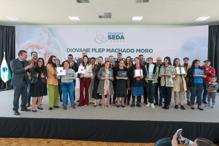 Produtoras de seda do Paraná são premiadas com viagem para a França