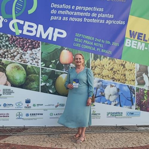 Diretora do IDR-Paraná recebe prêmio no 13º Congresso Brasileiro de Melhoramento de Plantas