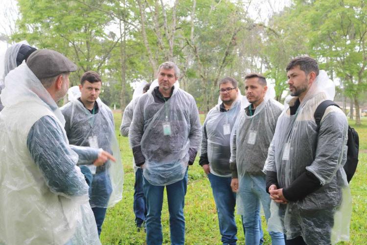 Estação de Pesquisa em Agroecologia recebe visita de Santa Catarina