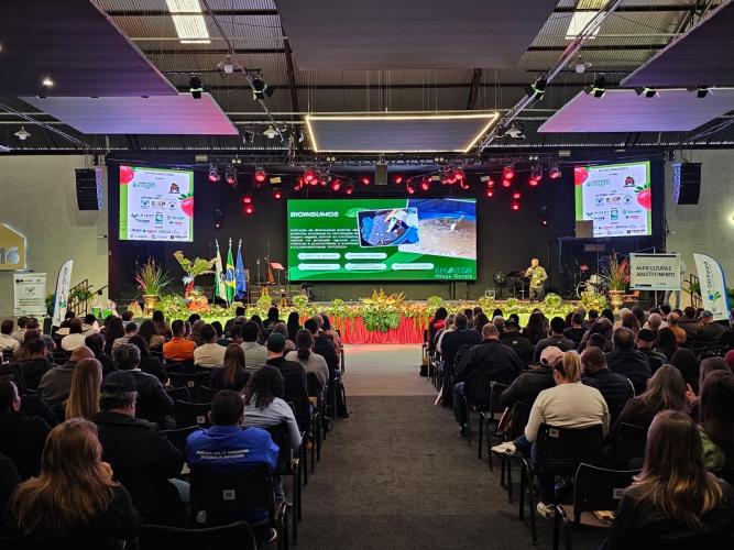 Paraná sedia Simpósio Nacional do Morango e lança Rota Turística do Morango Paranaense