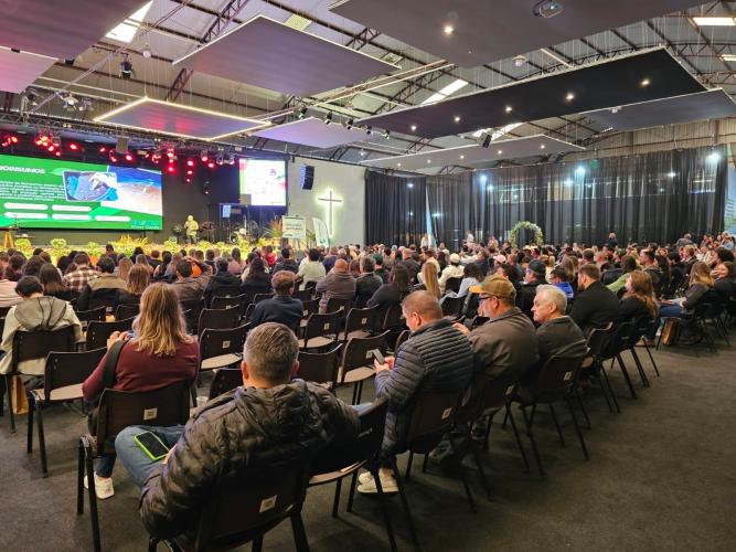 Paraná sedia Simpósio Nacional do Morango e lança Rota Turística do Morango Paranaense