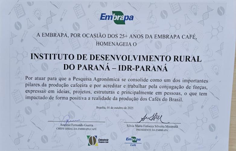 Contribuição à pesquisa cafeeira rende homenagem ao IDR-Paraná