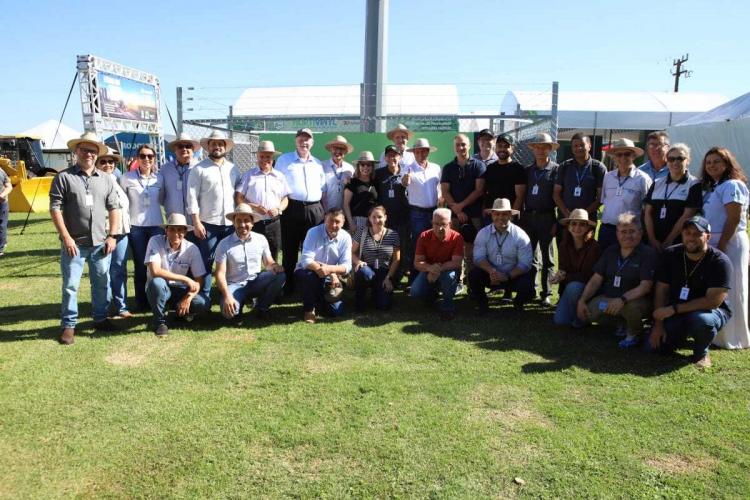 IDR-Paraná apresenta avanços em biogás, biometano e conectividade rural durante visita de comitiva estadual no Show Rural Coopavel