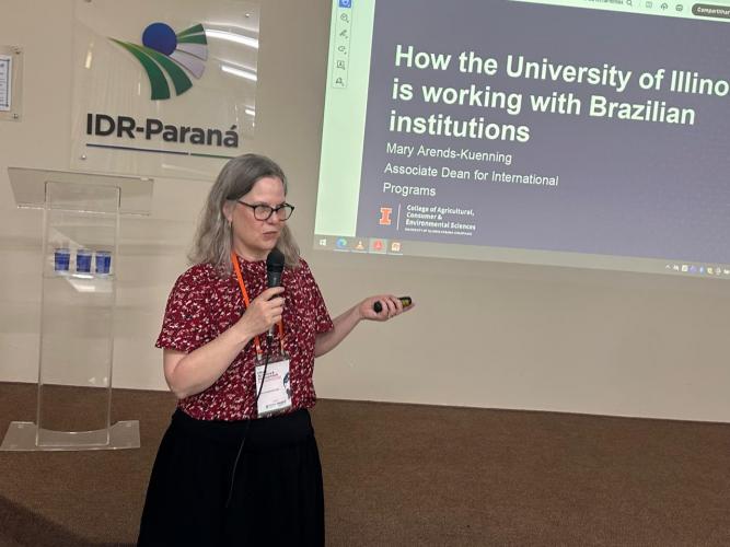 IDR-Paraná discute cooperação científica com universidade norte-americana