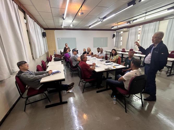 Integração de equipes e ganho de eficiência pautam encontro da área administrativa do IDR-Paraná em Londrina