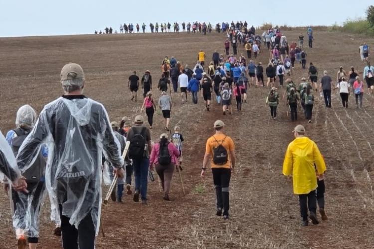 Roncador realiza a 8ª Caminhada na Natureza e reúne grande público