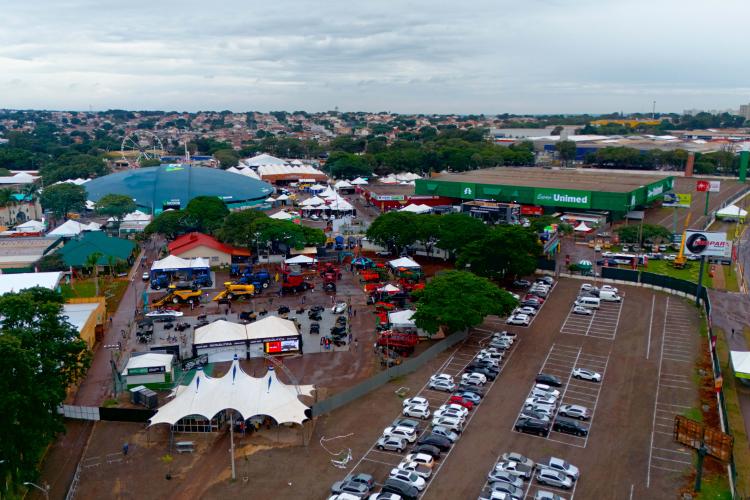 Na Expoingá, governador anuncia R$ 53,8 milhões para modernizar parque de exposições