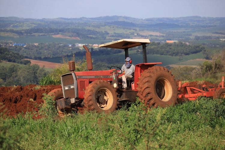 IDR-Paraná promove capacitação estratégica em terraceamento e conservação de solos