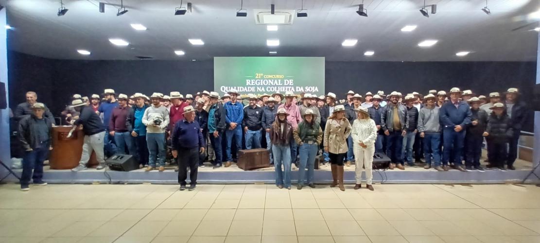 Cerimônia de encerramento do Concurso Regional de Perdas, em Maringá
