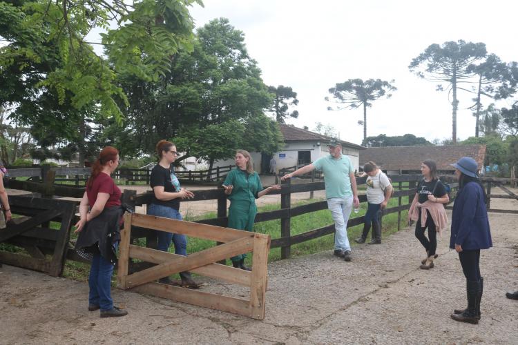No Dia do Professor, docentes visitam a Estação de Pesquisa em Agroecologia do IDR-Paraná
