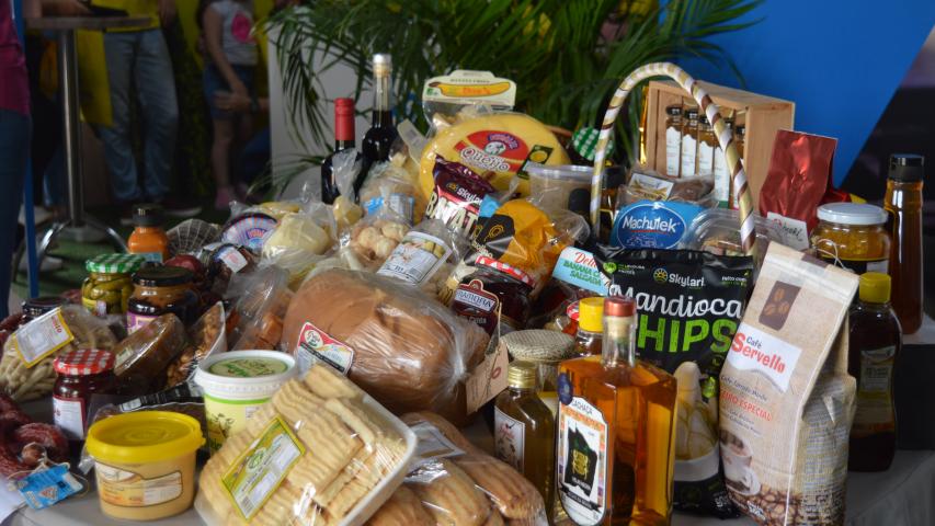 IDR-Paraná promove Feira de Natal com produtos diretamente do campo