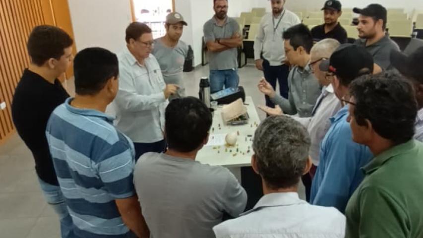 Tecnologia de aplicação de defensivos agrícolas instrui produtores rurais em Ubiratã
