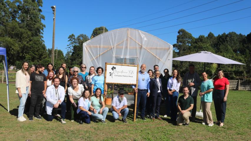 Orquidário com estrutura de bambu