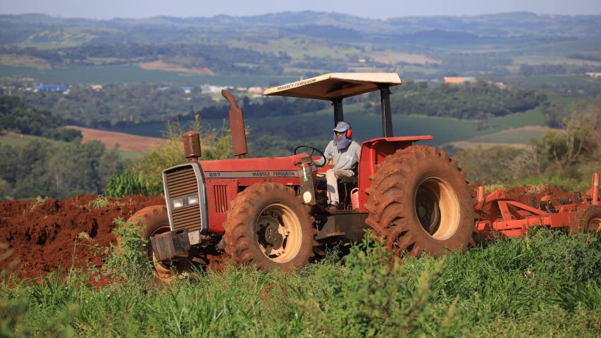 IDR-Paraná promove capacitação estratégica em terraceamento e conservação de solos