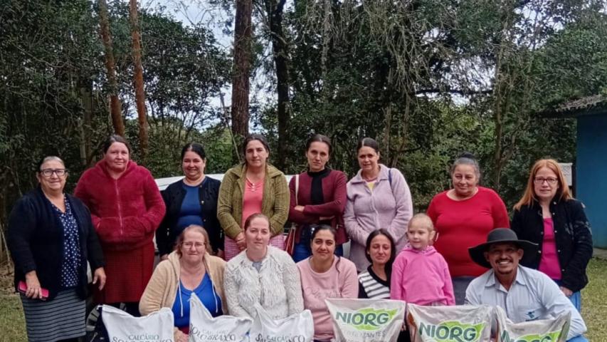 Mulheres beneficiadas com insumos para hortas comunitárias