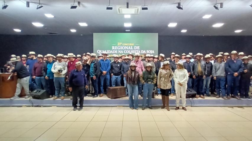 Cerimônia de encerramento do Concurso Regional de Perdas, em Maringá